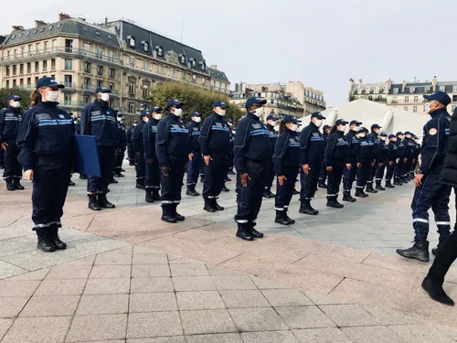 La ville de Paris déploie sa première promotion de la police...